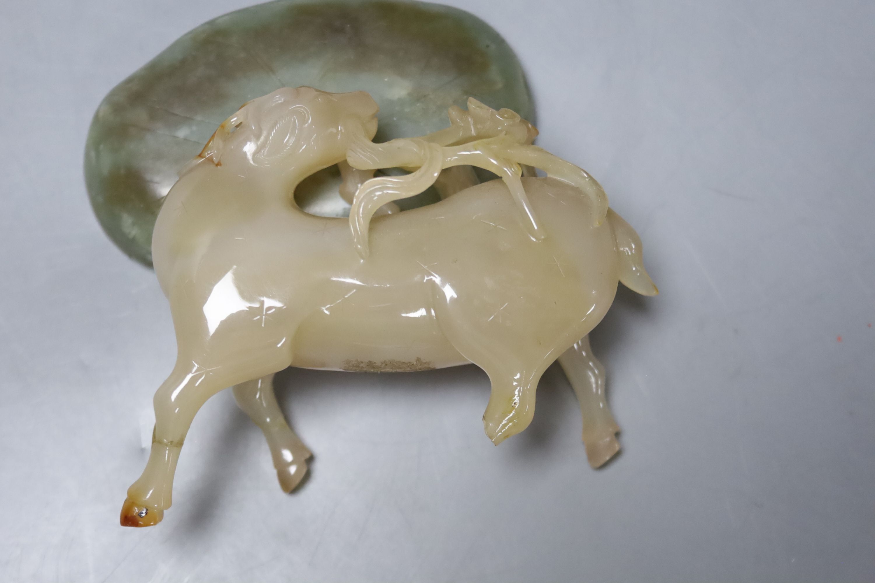 A 19th century Chinese carved jade brushwasher together with an agate figure of a stag, tallest 11cm